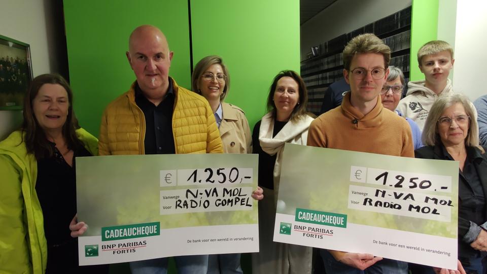 N-VA Mol schenkt 2500 euro aan lokale radio’s